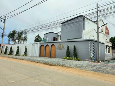 ขายพูลวิลล่าหรู2ชั้น ขนาด108ตรว 5นอน บ้านมือ1 ห้วยใหญ่ พัทยา