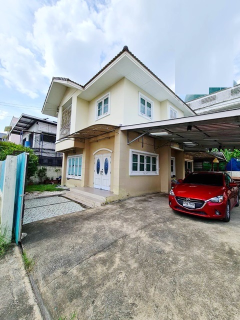  ราษฏร์อุทิศ40-48 บ้านเดี่ยว 2ชั้น 3นอน 2น้ำ 2-3จอดรถ 71ตรว.รร. สุเหร่าทรายกองดิน Bromsgrove หนองจอก