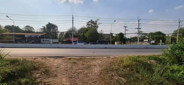 ที่ดินเปล่า ติดถนน  พื้นที่ 3-2-8ไร่​ ใกล้ตลาดทุ่งฟ้าบด สันป่าตอง  