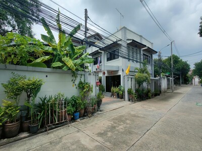 สุดคุ้ม! โฮมออฟฟิศ 3 ชั้น 129 ตร.ว. พร้อมโกดัง ตอบทุกความต้องการ