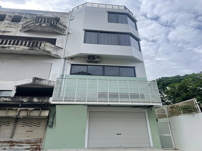  4 ชั้น 250 ตร.ม   3 ห้องนอน  3.5 ห้องน้ำ ทำเลพระราม 9 ซอย 13