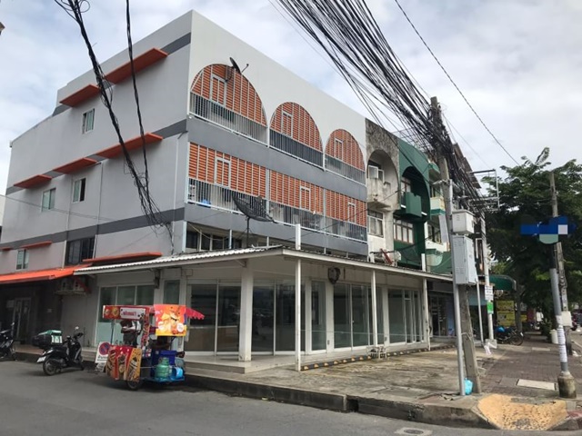 ให้เช่าอาคาร เดอะ คริสตัล43ตรว.170ตรม. ชั้นล่าง 3คูหาMRT โชคชัย 4  นาคนิวาส ศูนย์การค้า 