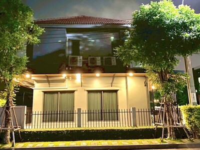 บ้านเดี่ยว2ชั้นให้เช่า 51ตรว.วิวสระว่ายน้ำ พระราม9