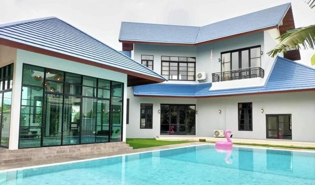 ให้เช่าและขายบ้านเดี่ยว พร้อมสระว่ายน้ำส่วนตัว ซอยศรีนครินทร์ 45 ใกล้ รถไฟฟ้าสายสีเหลือง 