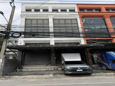 ให้เช่าอาคารพาณิชย์ 4.5 ชั้น 2 คูหา ถนนศรีนครินทร์ ใกล้ BTSกลันตั