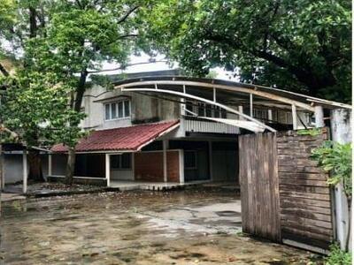 ขายที่ดิน 187 ตร.ว. พร้อมบ้านเก่า แปลงมุม ย่านเอกมัยซอย 18