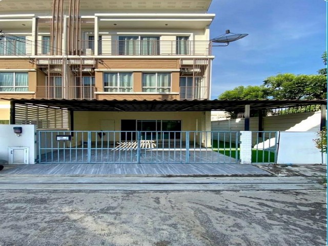 ให้เช่าทาวน์โฮม 3 ชั้น หมู่บ้าน วิลเลตซิตี้ ซอยพัฒนาการ 38