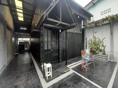 ให้เช่าบ้านพร้อมสตูดิโอ 54 ตรว. เพดานสูง ลาดพร้าว 134 ใกล้ MRT บา ให้เช่าบ้านพร้อมสตูดิโอ 54 ตรว. เพดานสูง ลาดพร้าว 134 ใกล้ MRT บา