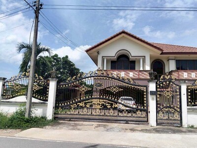 ขายด่วน บ้านเดี่ยว พร้อมบ้านบริวาร 2 หลัง 108 ตร.ว.  ทำเลดี  ขายด่วน บ้านเดี่ยว พร้อมบ้านบริวาร 2 หลัง 108 ตร.ว.  ทำเลดี