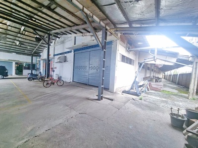 รถเทเลอร์18 ล้อได้ถ.สุขสวัสดิ์ ให้เช่าโกดังพร้อมสำนักงาน 220 ตร.ม รถเทเลอร์18 ล้อได้ถ.สุขสวัสดิ์ ให้เช่าโกดังพร้อมสำนักงาน 220 ตร.ม