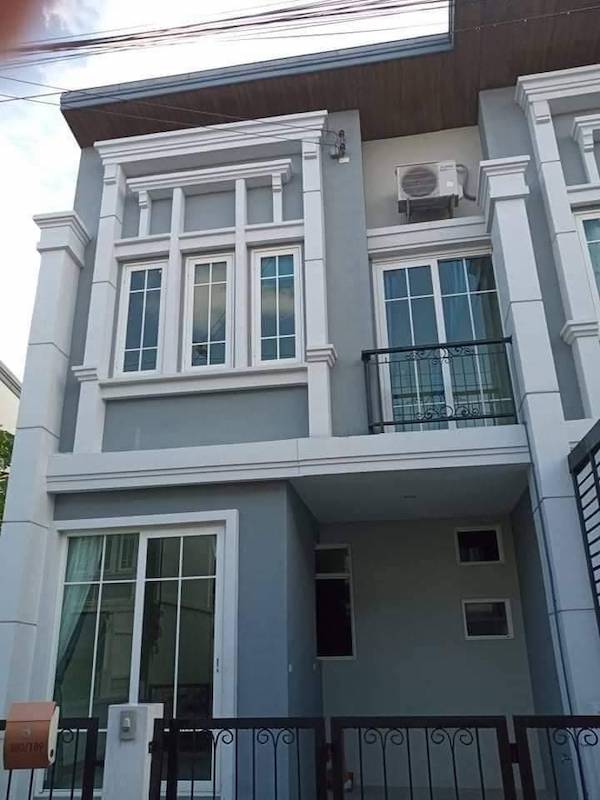 BH1860 ให้เช่าทาวน์เฮาส์ 2ชั้น โกลเด้นทาวน์ 3 Golden town 3 Bangna Suanluang หลังมุม