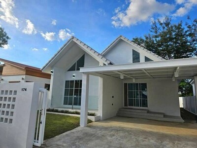 บ้านใหม่ พร้อมเฟอร์นิเจอร์  ตกแต่งพร้อมเข้าอยู่ โซนสารภี 