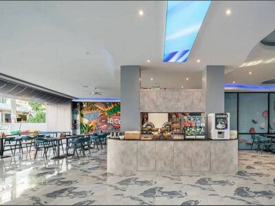 Hotel for Sale in the heart of Theprasit Road, 