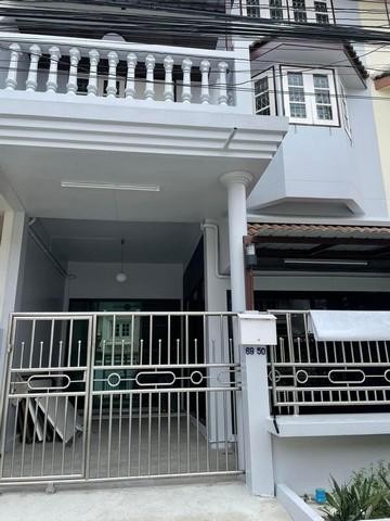 ให้เช่าทาวน์โฮม 5 ชั้น ซอยศรีนครินทร์ 52 ใกล้รถไฟฟ้าสถานีศรีอุดม เหมาะทำโฮมออฟฟิศ