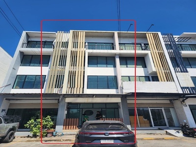 ให้เช่าอาคารพาณิชย์ 4ชั้น  23 ตร.วา 370 ตร.ม ซอยฉลองกรุง 25-35 PT