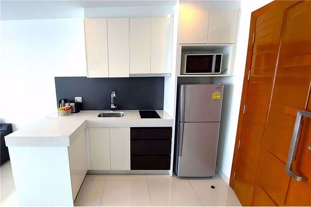 ขาย - คอนโด 1 ห้องนอน วิวสระ ขนาด 70 ตรม. คลับรอยัล