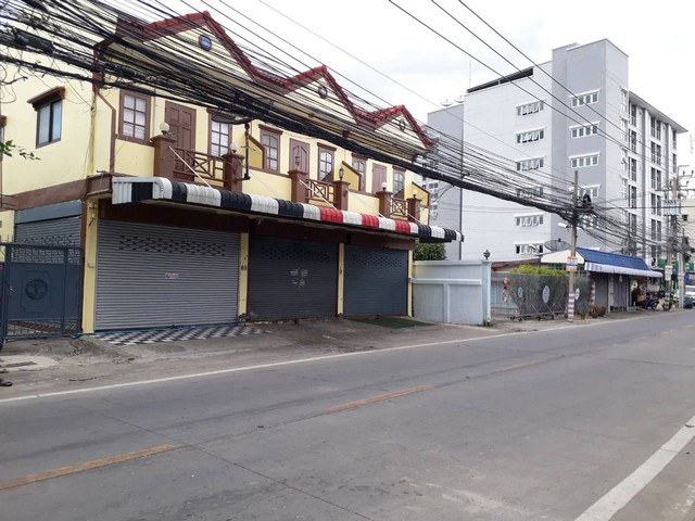 ให้เช่าบ้าน ทำเลทอง ซ. ติวานนท์ 38 ในเมืองนนทบุรี เดินทางสะดวก แหล่งชุมชน ติดถนน เหมาแก่การค้าขายหรือลงทุน 