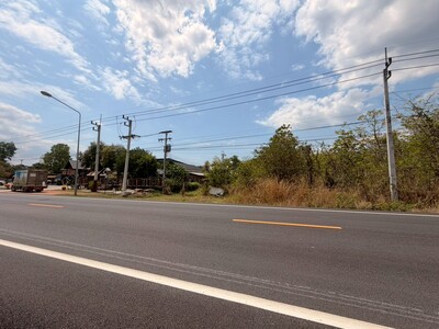 ทำเลทอง ติดถนนหลัก! ขายที่ดินสวย 3 งาน ติด 