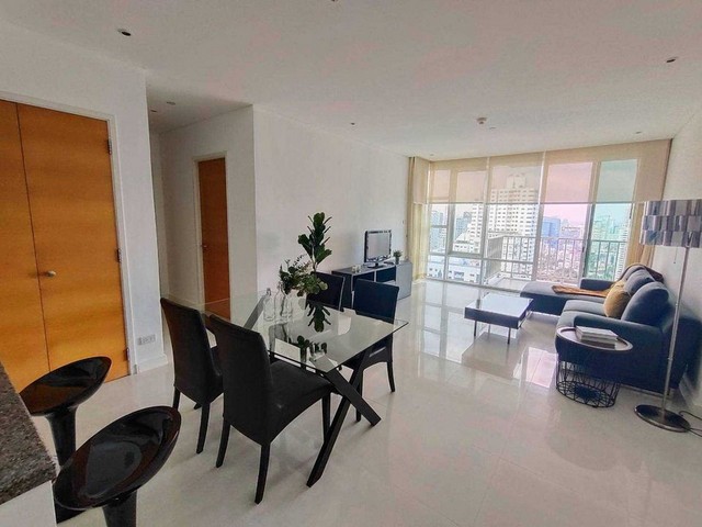 Condo FULLERTON Sukhumvit near BTS Ekkamai & Thonglor