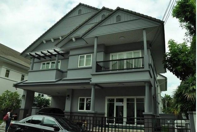  ขายบ้านเดี่ยว2ชั้น ดิ เอ็กซ์คลูซีฟ พัฒนาการ 32  เนื้อที่ 63 ตรว มี 3 ห้องนอน 3 ห้องน้ำ