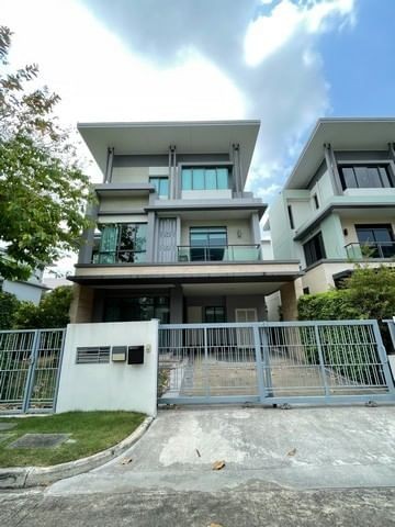 ให้เช่าบ้านเดี่ยว 3 ชั้น หมู่บ้าน นาราสิริ โทเพียรี่ ใกล้ โรงเรียนเลิศหล้า