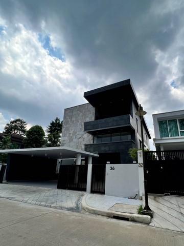 ขายบ้าน 3 ชั้น สร้างใหม่ ถนนรัชดาภิเษก 66 ใกล้สี่แยกวงศ์สว่าง พร้อมลิฟท์ และสระว่ายน้ำส่วนตัว พื้นที่ใช้สอย 694 ตร.ม. 5 ห้องนอน 6 ห้องน้ำ