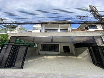 ให้เช่าทาวน์โฮม 3 ชั้น สไตล์โมเดิร์น 6 นอน อ่อนนุช 12 ใกล้ BTS อ่