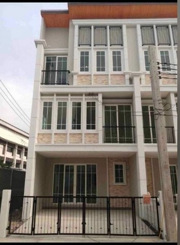  ให้เช่าและ ขาย ทาวโฮม 3 ชั้น Golden City แจ้งวัฒนะ เมืองทองธานี มี 4 ห้องนอน 4 ห้องน้ำ