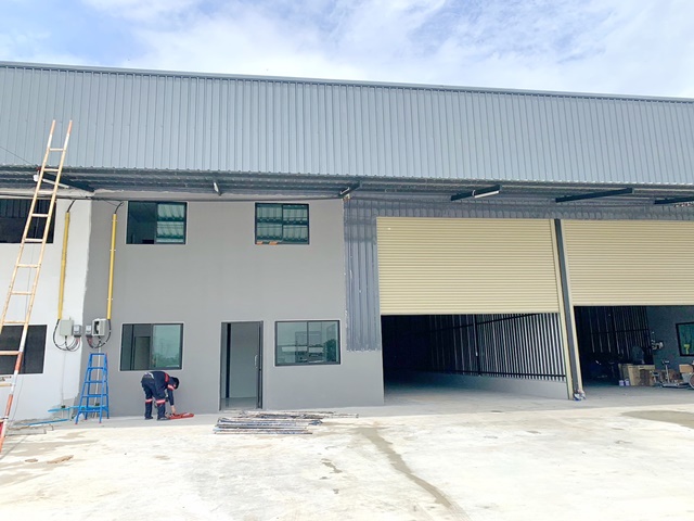 โกดังคลองสี่เมืองใหม่ ออฟฟิศ 2 ชั้น ตะวันออก 10-30 ธรรมกาย ตลาด ติดถ.Motorway 120ตรว. 450ตรม. ม.กรุงเทพ 