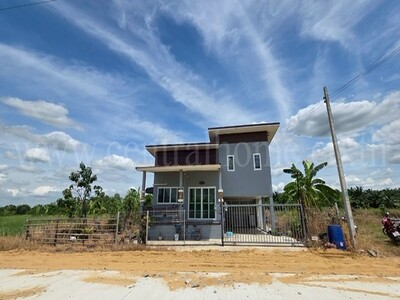 บ้านเดี่ยว 1 ชั้นครึ่ง 80 ตร.วา คลอง 10 ธัญบุรี ปทุมธานี 