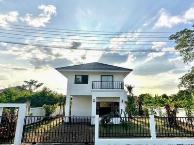 บ้านเดี่ยว 2 ชั้น สไตล์มินิมอล รีโนเวทใหม่ วิวสวย สันกำแพง