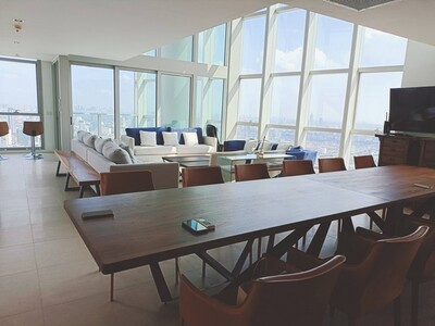 ให้เช่าคอนโดมิเนียมหรูแบบดูเพล็กซ์ที่ The River ชั้น 67 