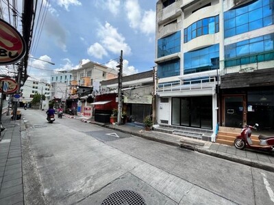 ให้เช่าอาคารพาณิชย์1.5ชั้นย่านวิภาวดีเขตดินแดงถนนวิภาวดีรังสิต