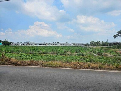 ขายที่เปล่าติดถนนหลักห้า(แบ่งขายได้) บรรยากาศดีมากติดถนนเทศบาล