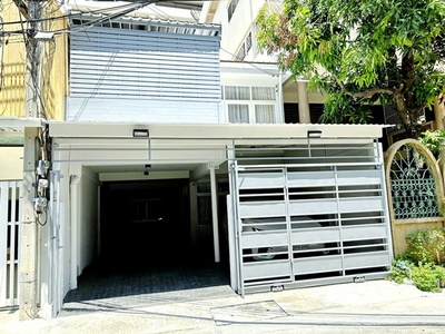 ทาวน์เฮ้าส์ 2 ชั้น ถูกกว่า Penthouse BTS เพลินจิต400ม. สุขุมวิท 1