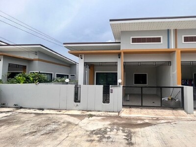 ขายบ้านแฝดมือสองปลวกแดง  โครงการเดอะคันทรี โมเดิร์นโฮม 2 ชากอ้อย 