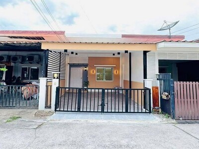 ทาวน์เฮ้าส์มือสอง รีโนเวทใหม่ หมู่บ้านวิน วิลเลจ ศรีราชา หนองพังพ