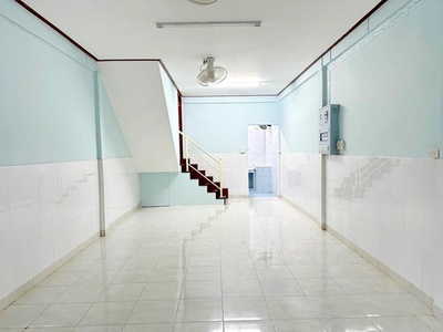 BTSพระโขนง200ม.ซ.สุขุมวิท 40-48 ให้เช่าอาคารพาณิชย์  2 ชั้น 16ตร