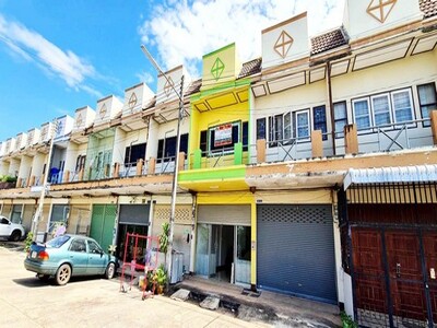 หมู่บ้านแม็กซ์แลนด์ ถนน2109 ใกล้แยกเขื่อนอุบลรัตน์ อ.น้ำพอง จ.ขอน