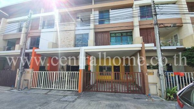 ทาวน์โฮม ภัทรโมทาวน์ แจ้งวัฒนะ 19 ใกล้รถไฟฟ้าแจ้งวัฒนะ