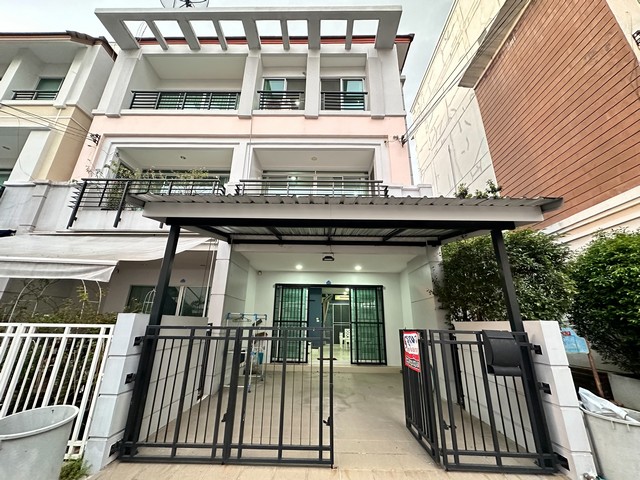 หมู่บ้านกลางเมือง ลาดพร้าว-โชคชัย4 บ้านทำเลดี ริมถนนลาดพร้าววังหิน