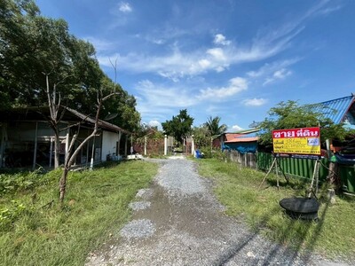 ขายบ้านพร้อมที่ดิน 386.4 วา ทำเลดี  พระสมุทรเจดีย์- ใกล้วัดคู่สร้