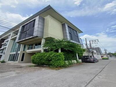 P2185 ขาย โฮมออฟฟิศ 4 ชั้น ห้องมุม รามอินทรา ใกล้แฟชั่นไอแลนส์ 