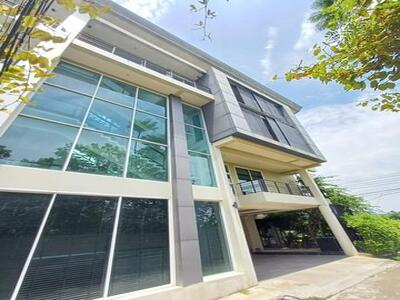 ขายโฮมออฟฟิต 4 ชั้น 600 ตร.ม. ย่านรามอินทรา ห้องมุม ใกล้แฟชั่นไอแ