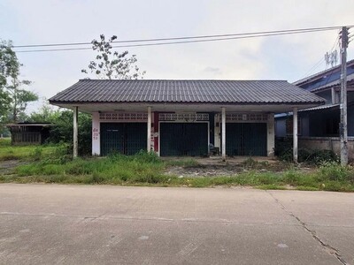 ขาย ที่ดินพร้อมสิ่งปลูกสร้าง บ้านนา ชุมพร  ถนนสายวัดบ้านนา   