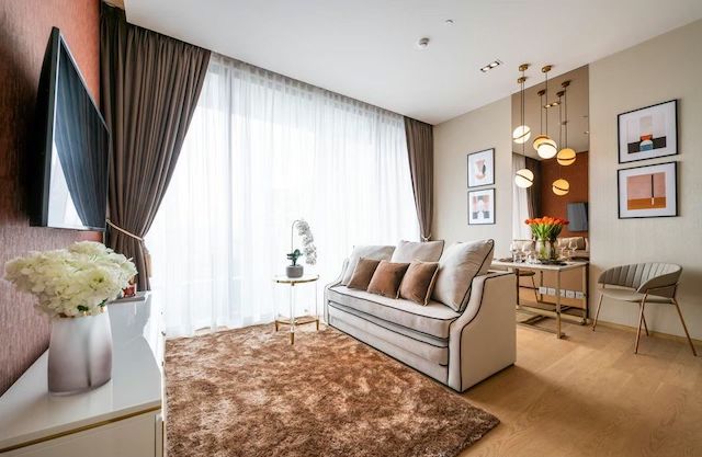 Saladaeng One clean spacious convenient 12th floor MRT Lumpini