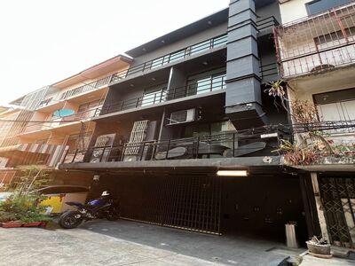 ให้เช่า-ขาย ตึกแถวสองคูหา 4 ชั้นใจแถบถนนสาทร สีลม ในซอยสาธุประดิษ