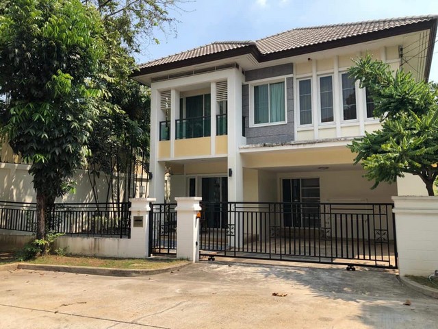 ขายบ้าน บางกอกบูเลอวาร์ด ราชพฤกษ์-พระราม 5 61.5 ตรว 220 ตรม. 3 ห้องนอน 3 ห้องน้ำ พร้อมเฟอร์นิเจอร์