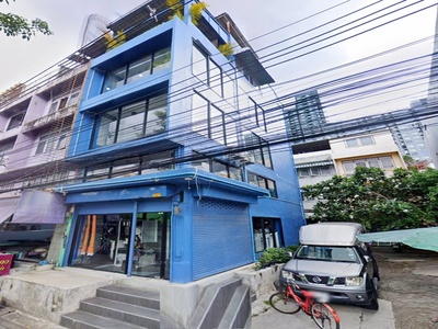 กระจกทั้งหลัง  ติด7-11 5ก้าวสุขุมวิท91-99  70ม.ถึง บางจาก 