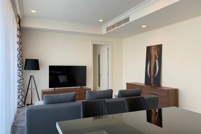 คอนโดฯ Royce Private Residences   ใหญ่ 111 SQ.M. 75000 บ. ใกล้กับ - NICE